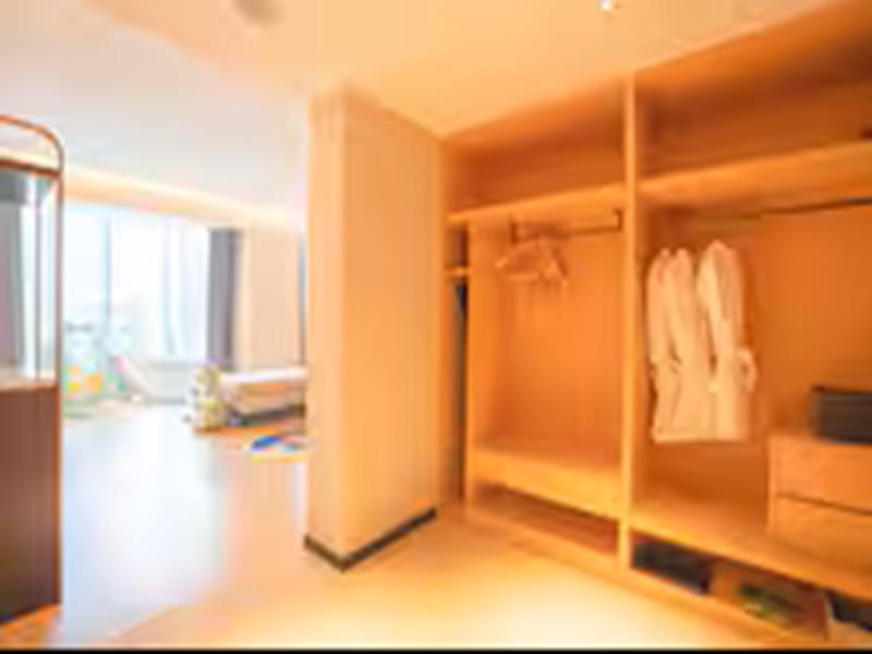 FAMILY ROOM QUEEN BED NON SMOKING