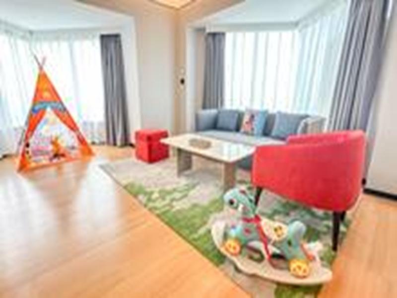 1 King Bed, Deluxe Suite, Parent-Child Theme, Non-Smoking
