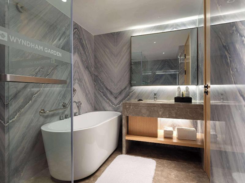 Wyndham Garden Haikou Meilan image