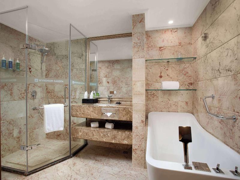 Wyndham Garden Haikou Meilan image
