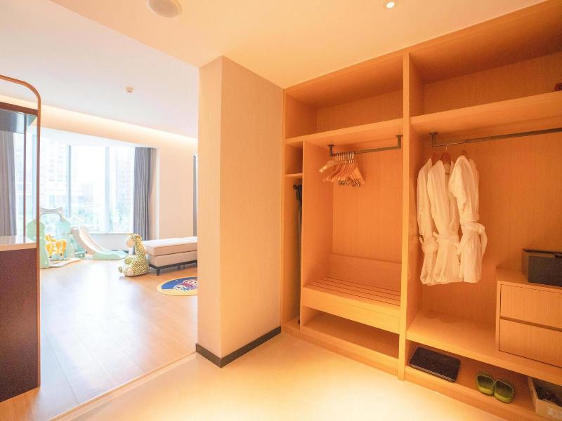 Wyndham Garden Haikou Meilan image