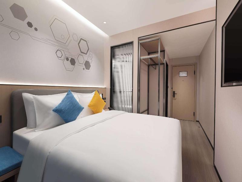 Microtel By Wyndham Xian Beilin image