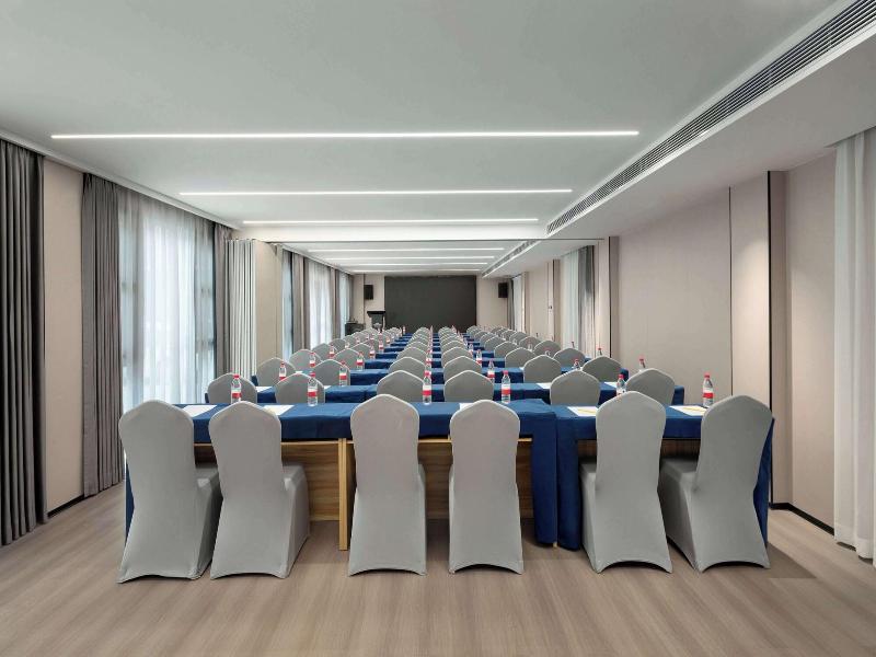 Microtel By Wyndham Xian Beilin image