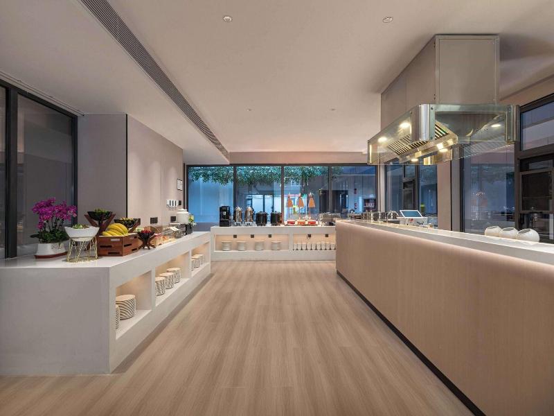 Microtel By Wyndham Xian Beilin image
