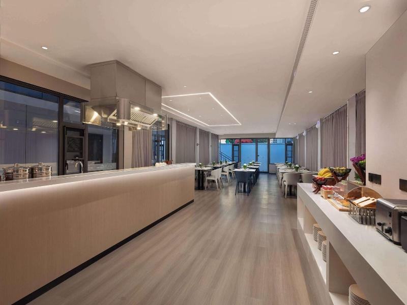 Microtel By Wyndham Xian Beilin image
