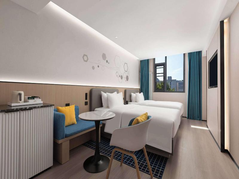 Microtel By Wyndham Xian Beilin image