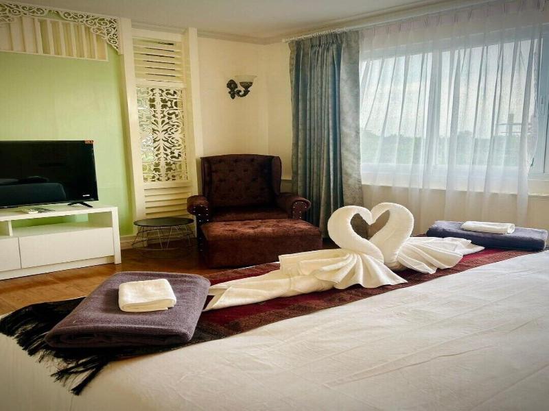 Ip Plus Pool Villa Pattaya image