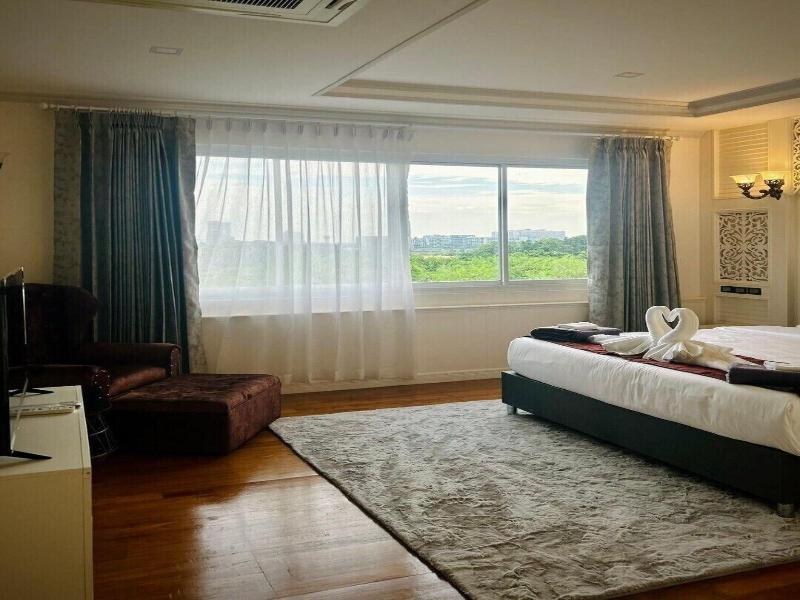 Ip Plus Pool Villa Pattaya image