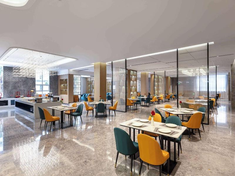 Ramada Plaza By Wyndham Ezhou Binjiang — restaurant