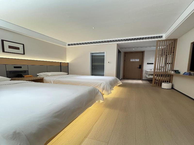 TWIN LUXURY ONE BEDROOM