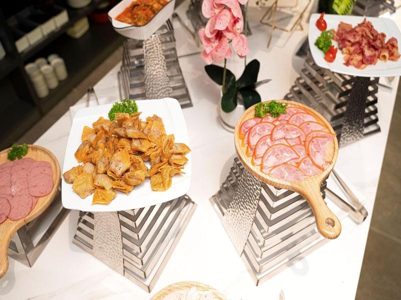Jbay Beachfront Boutique Hotel image