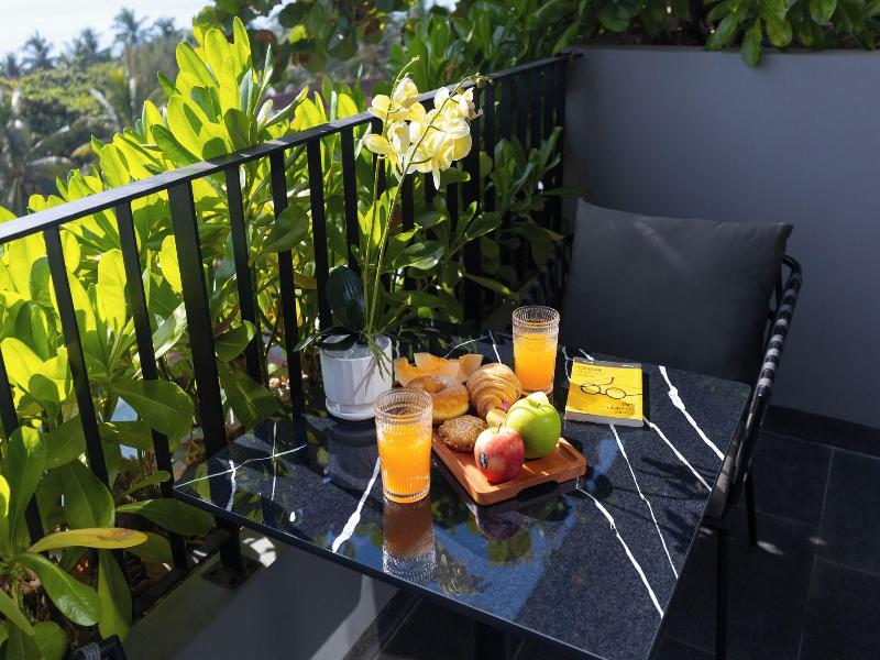 Jbay Beachfront Boutique Hotel image