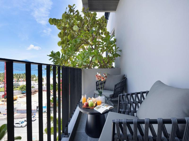 Jbay Beachfront Boutique Hotel image