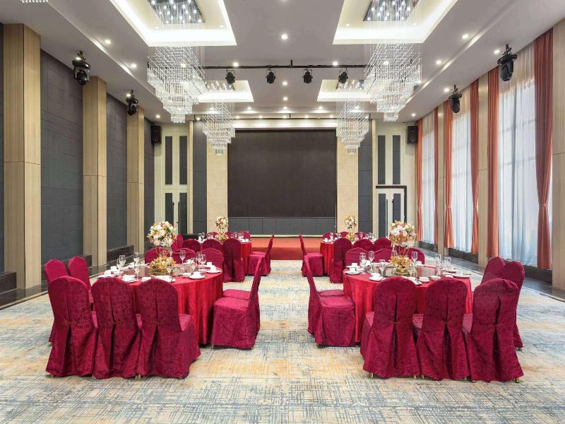 La Quinta By Wyndham Qionghai Yinhai image