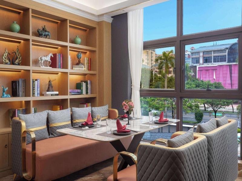 La Quinta By Wyndham Qionghai Yinhai image