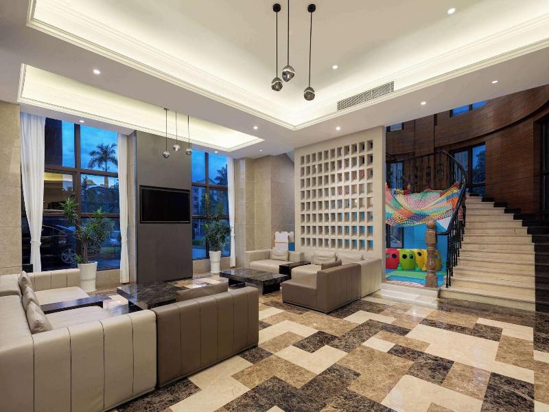 La Quinta By Wyndham Qionghai Yinhai image