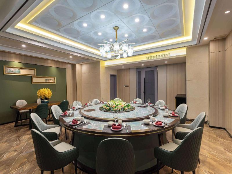 La Quinta By Wyndham Qionghai Yinhai image