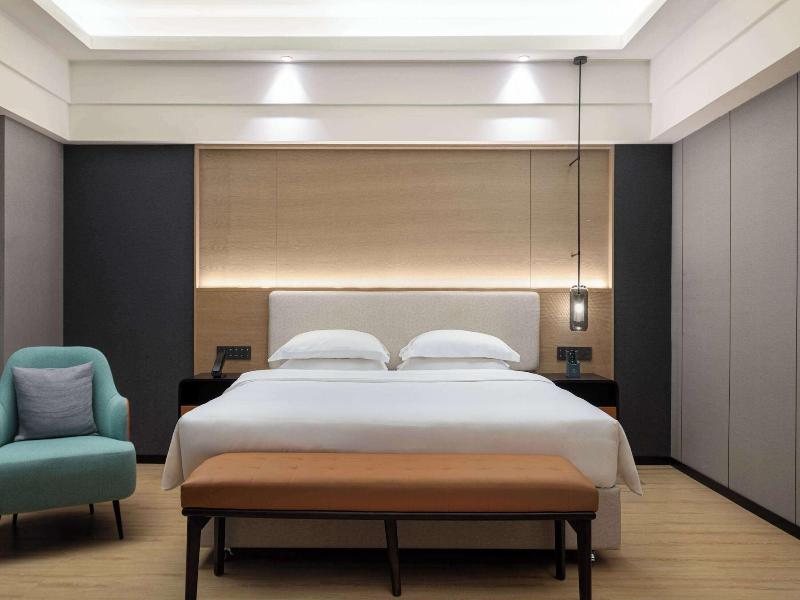 La Quinta By Wyndham Qionghai Yinhai image
