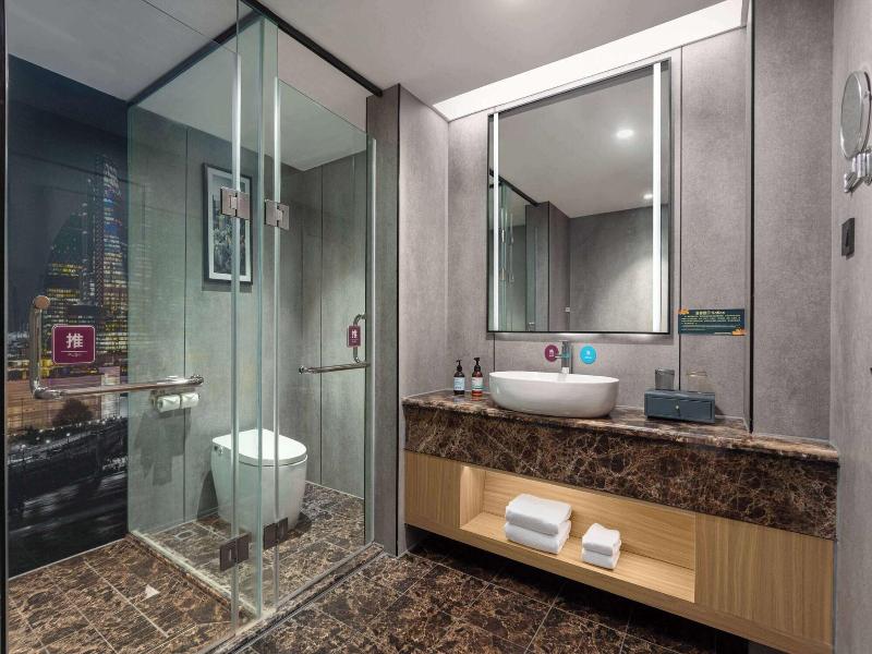 La Quinta By Wyndham Qionghai Yinhai image