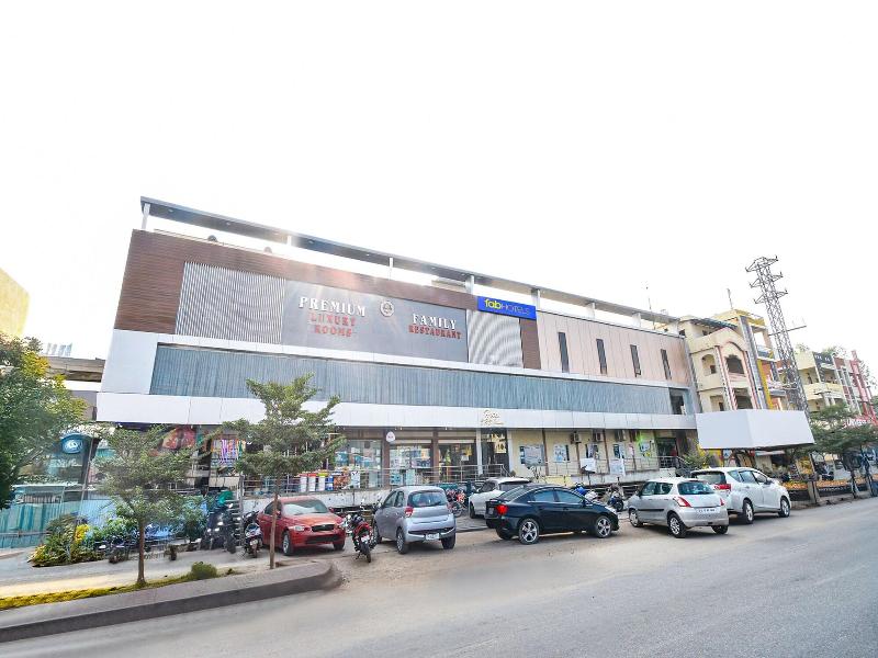 Fabhotel Srs Grand — exterior view