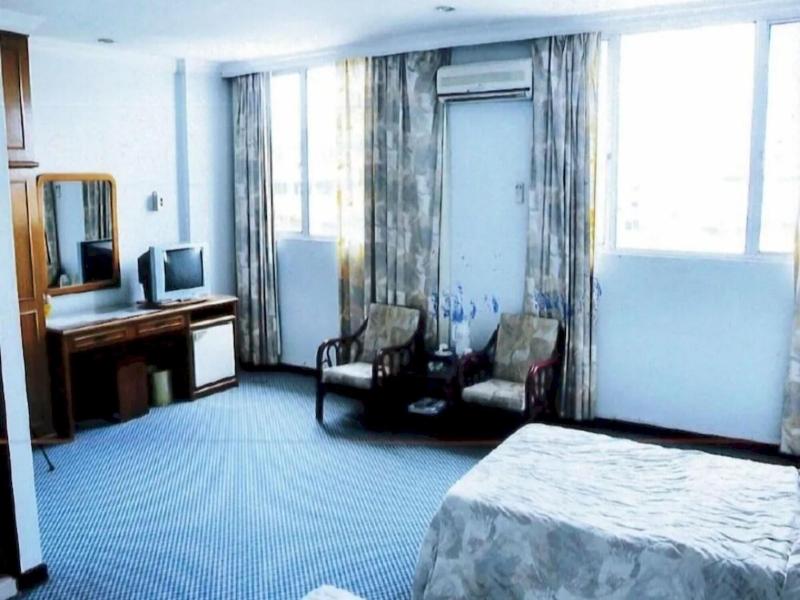 FAMILY ROOM TWO DOUBLE BEDS
