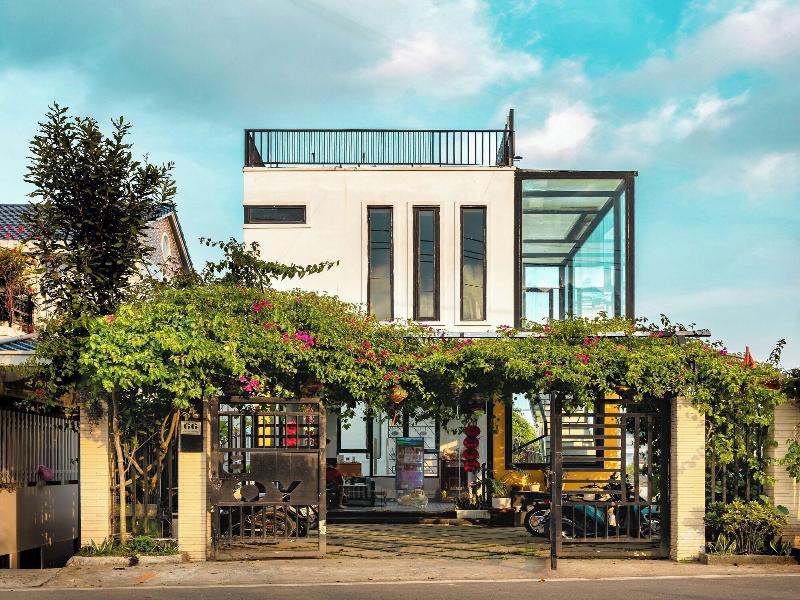 Be Youth Villa image