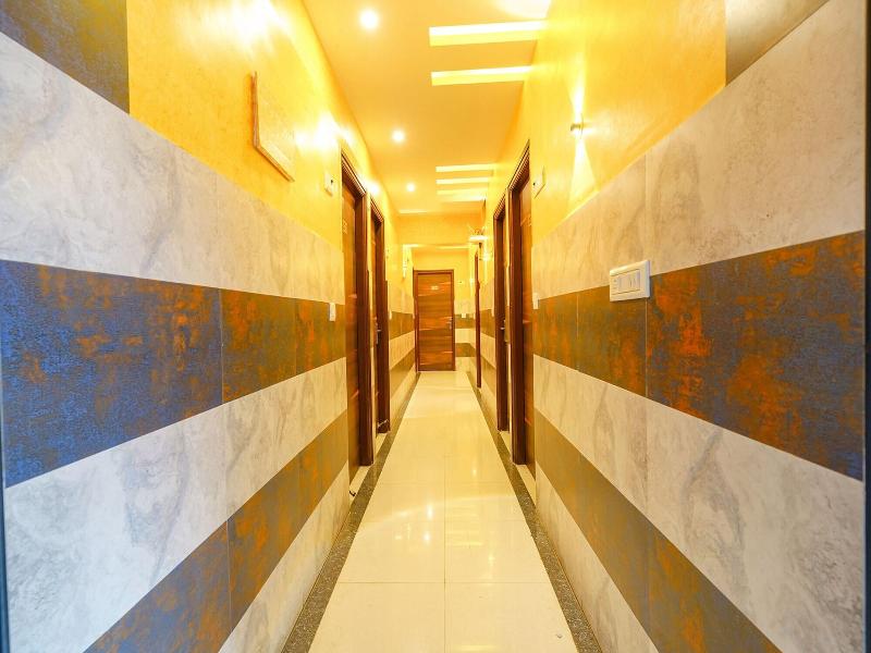 Fabhotel Royal N Comforts image