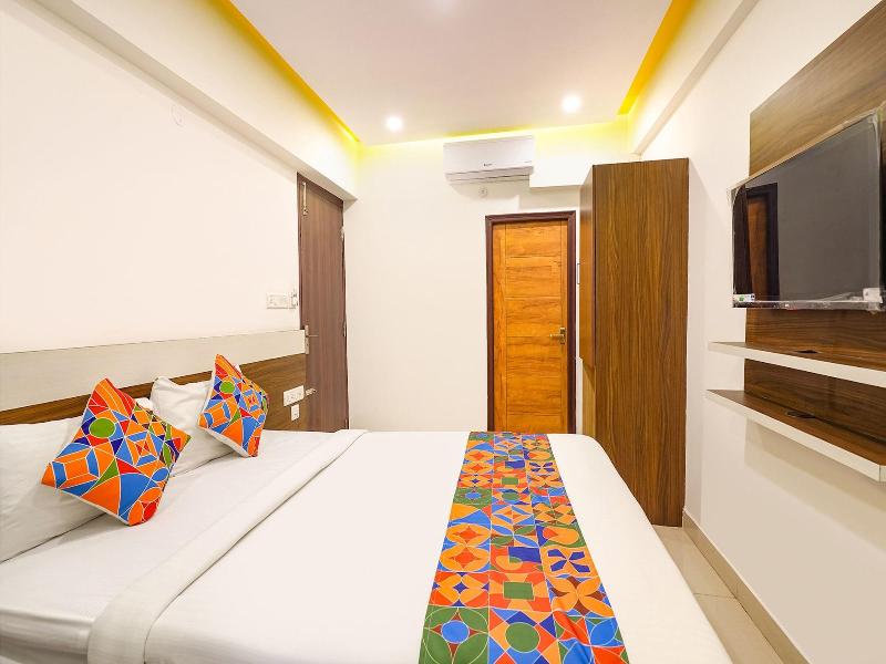 Fabhotel Royal N Comforts image