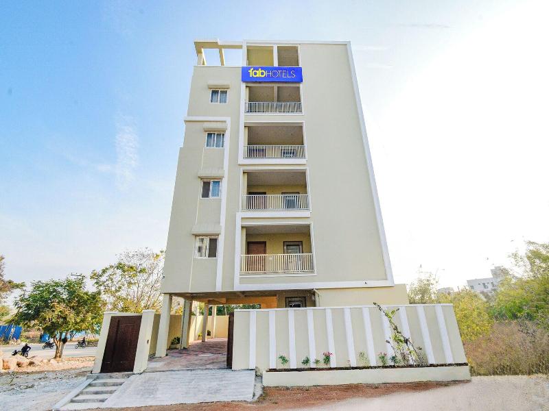 Fabhotel Rk Suites — general view
