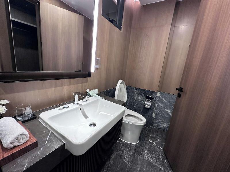 Kvg Luxstay West Tower Lumiere Riverside image