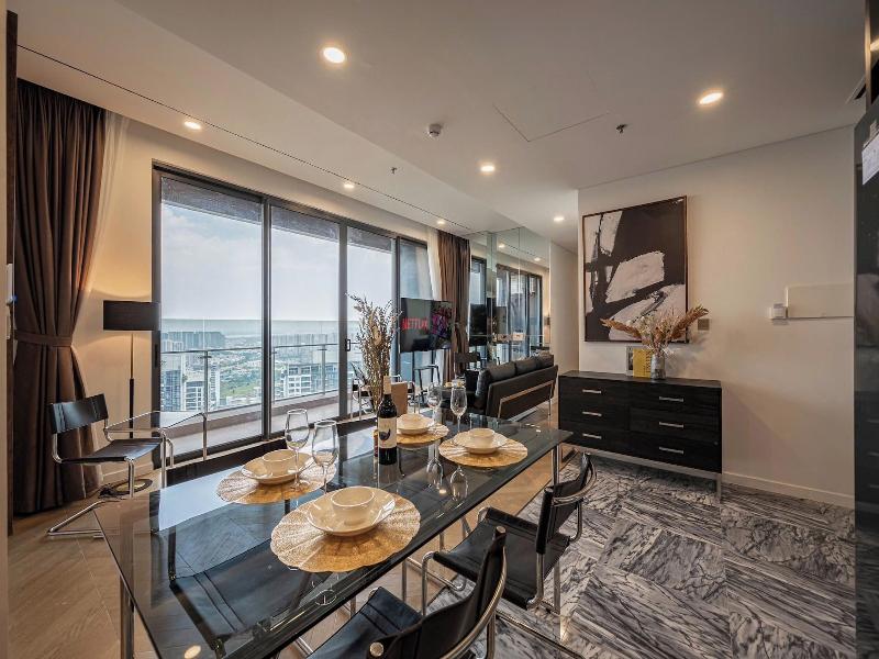 Kvg Luxstay West Tower Lumiere Riverside image