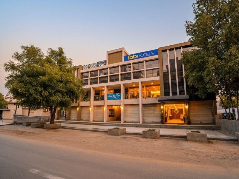 Fabhotel Relax image