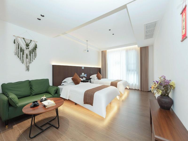 Everchanging Seasons Homestay image
