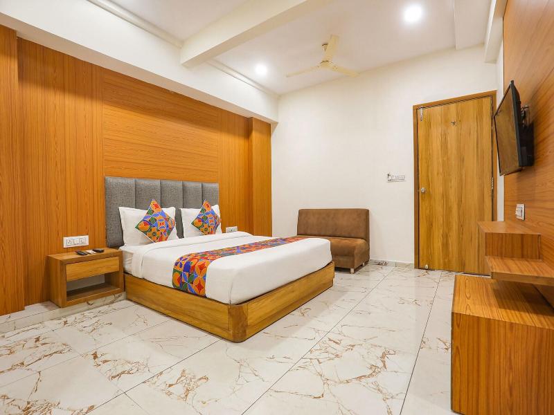 Fabhotel Raj Villa image