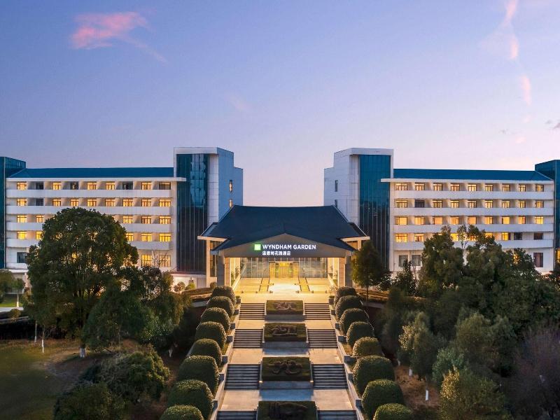Wyndham Garden Qianjiang Downtown 5