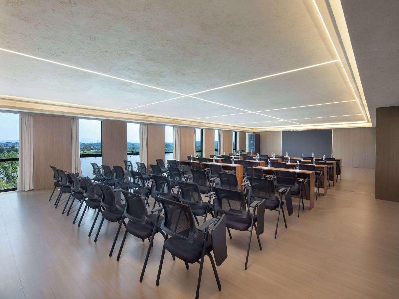 Days Hotel By Wyndham Qionglai Yangan New Town — exterior view