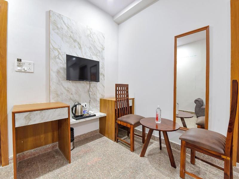 Fabhotel Grand Bala image