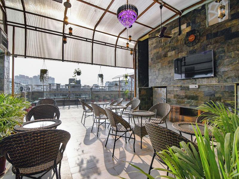 Fabhotel Prime Familto image