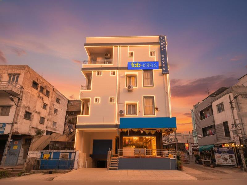 Fabhotel Three Waves — general view