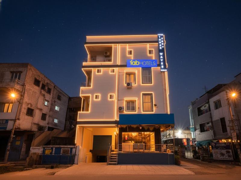 Fabhotel Three Waves — general view
