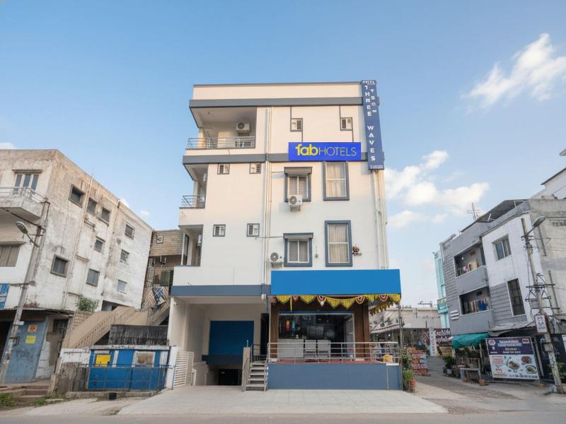 Fabhotel Three Waves — general view