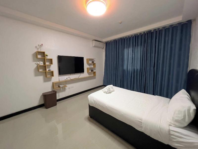 Valentine Hotel Angeles City image