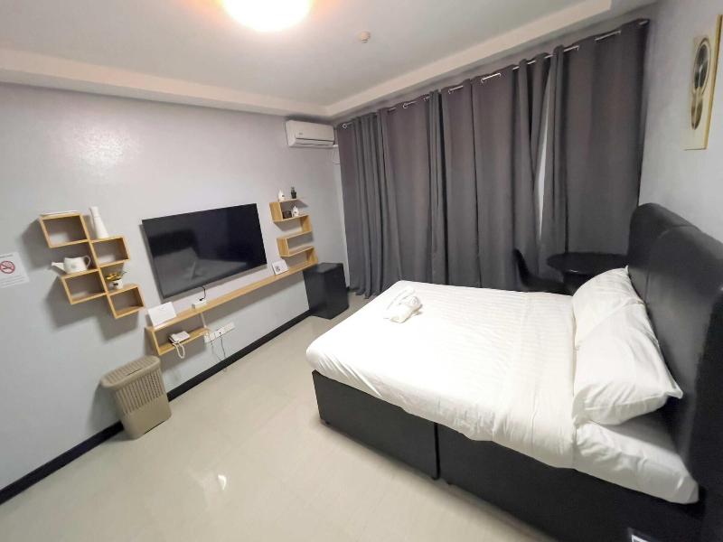 Valentine Hotel Angeles City image