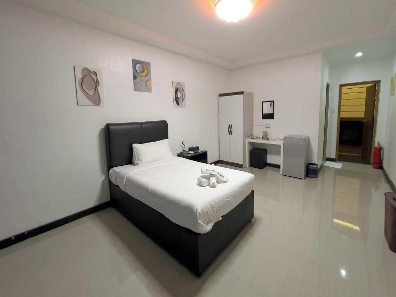 Valentine Hotel Angeles City image