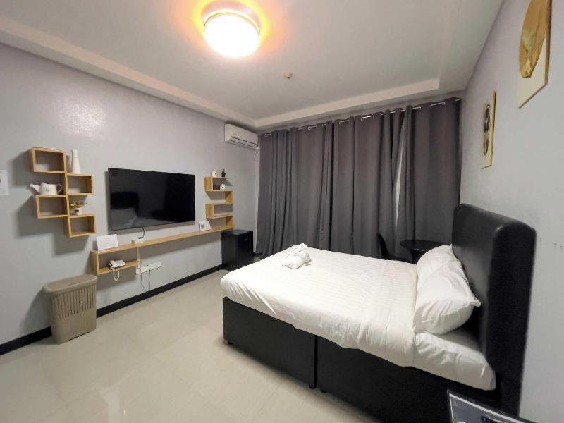 Valentine Hotel Angeles City image