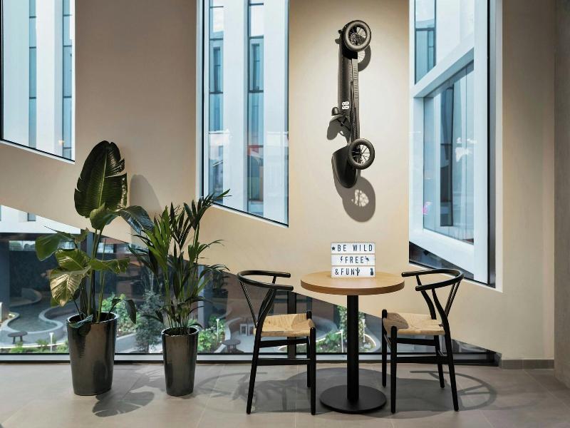 Moxy Alfragide Lisboa image