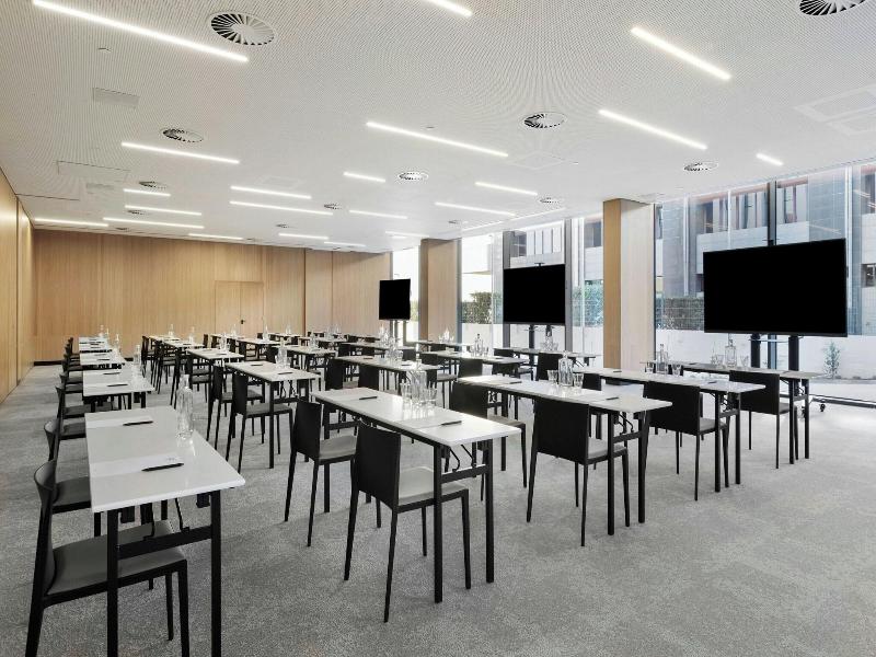 Moxy Alfragide Lisboa image