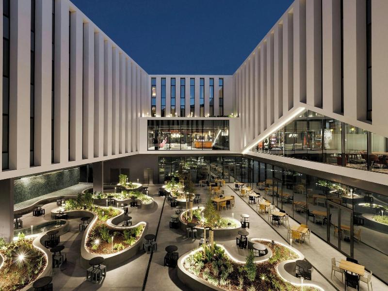 Moxy Alfragide Lisboa image