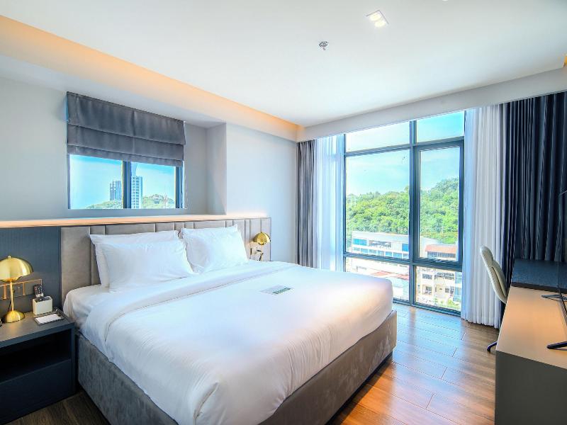 Beverly Mountain Bay Trademark Collection By Wy image