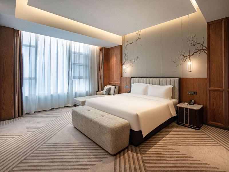 Howard Johnson By Wyndham Jufu Plaza Jinxi image